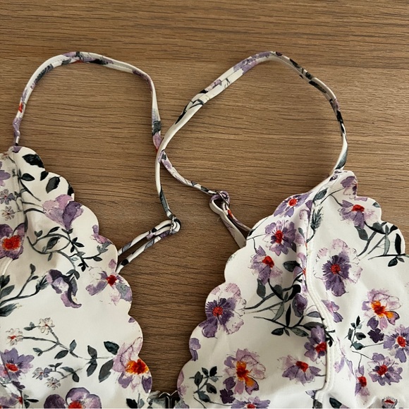 NWOT H&M Floral Print Scalloped Edge Bikini Swimsuit Top Adjustable Straps Cute - Picture 4 of 8